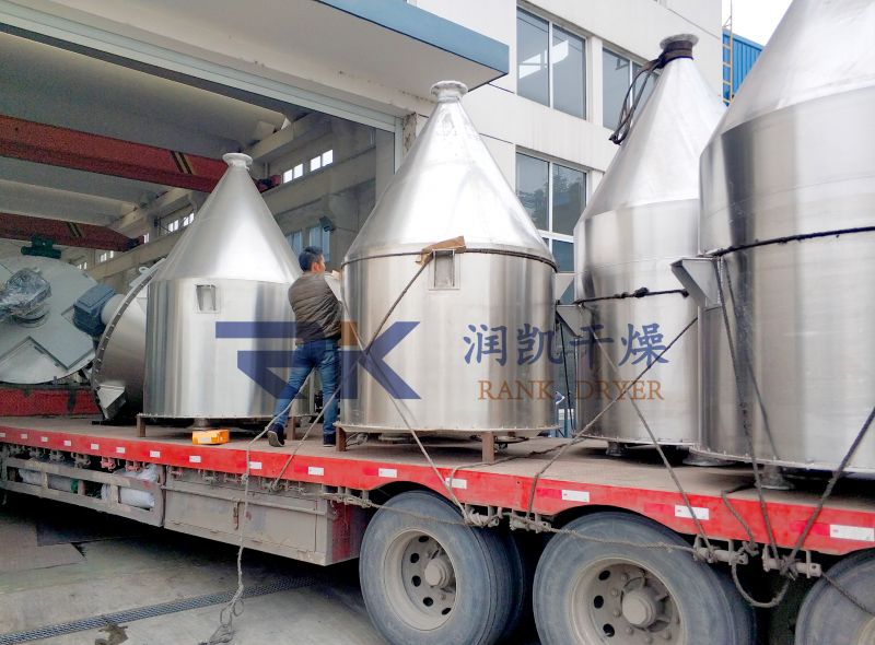 我司自主設(shè)計的錐形螺桿螺帶混合機(jī)發(fā)貨